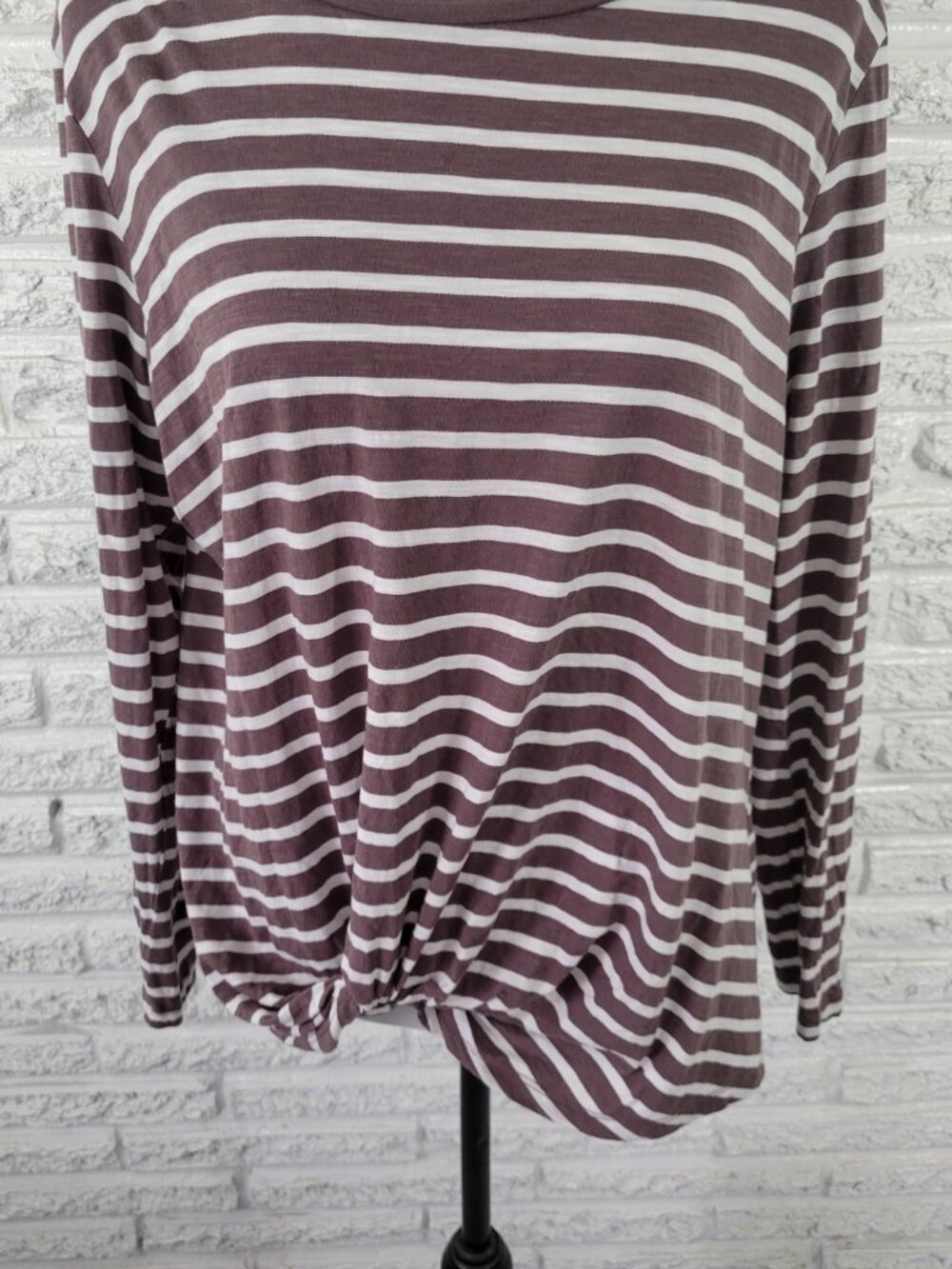 Maurices 24/7 XL Brown White Striped Tee Womens‎ Long Sleeve Knot Hem STR72E - Picture 4 of 10